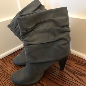 Gray slouch ladies boots in size 9